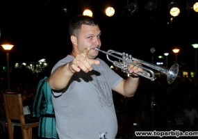 Kralj trube, Dejan Petrović sa Big bendom za Novu godinu u hotelu Palisad