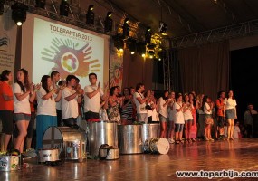 Detalj sa završne večeri Kampa tolerancije u Bačkoj Topoli