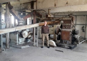 Vojislav Cvejić kraj Mlina za ječam "kaišara" starim preko 100 godina u Muzeju piva