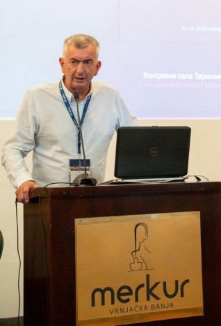 Dr Dejan Stanojević