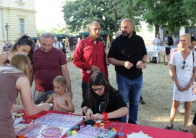 Dražen Đurđić u društvu Marije Čupić i Nemanje Apatovića u obilasku štandova