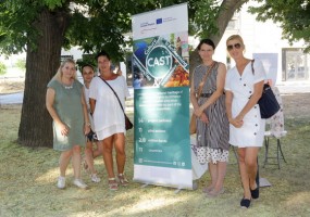 Sandra Poleksić (prva s leva) sa saradnicama na realizaciji projekta CAST u Sremskim Karlovcima