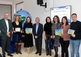 Organizatori sa predstavnicima nagrađenih škola iz Kule i Velike Grede