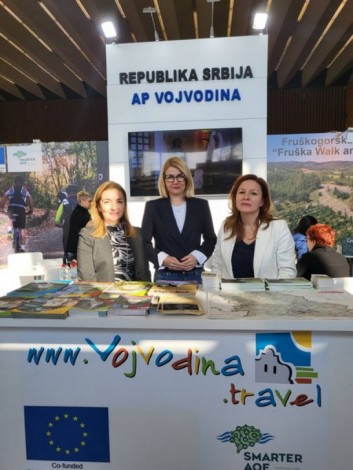 Jasmina Perišić, dr Nataša Pavlović i Jelena Malešev na sajmu u Ljubljani