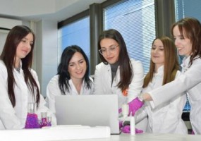 Članovi PMF tima (sa leva na desno): doc. dr Jasmina Anojčić, dr Tajana Simetić, msc Nina Đukanović, msc Sanja Mutić i prof. dr Jelena Beljin
