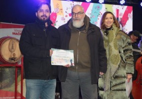 Radovan Sinđelić (levo) sa Vuletom Žurićem i Milicom Uverić, direktorom Iriške Čitaonice 