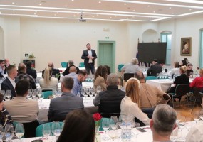 Izuzetna poseta Master Klas degustaciji karlovačkih vina koju je vodio Igor Luković, urednik magazina Vino & Fino